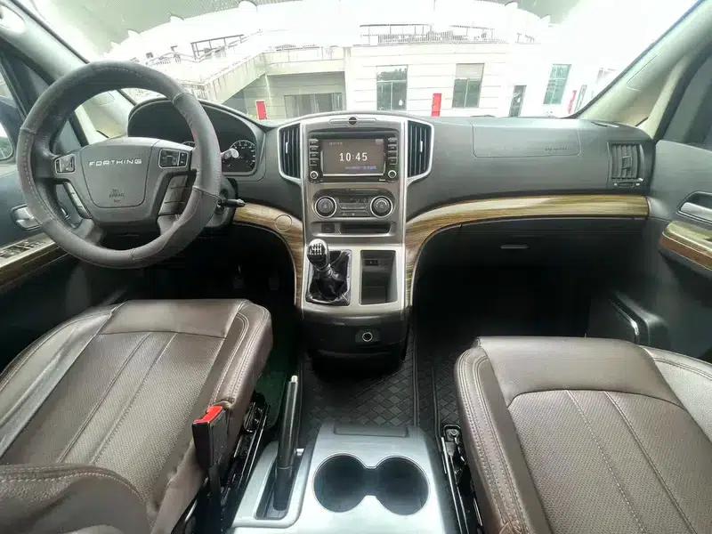 Lingzhi PLUS 2021 Touring Edition 2.0L Manual Deluxe 7-Seater — миниатюра 9