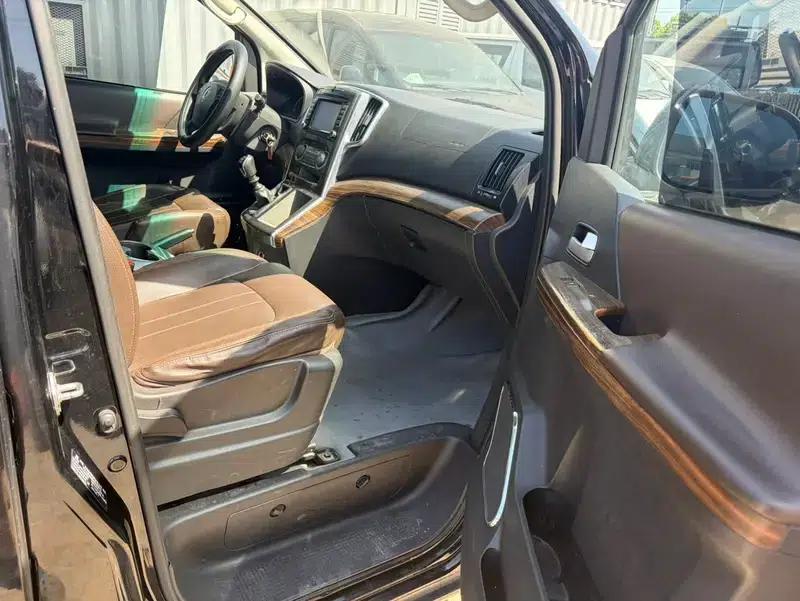 Lingzhi PLUS 2021 2.0L Manual Comfort 7-Seater — миниатюра 7
