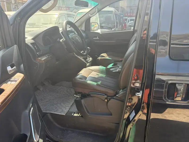 Lingzhi PLUS 2021 2.0L Manual Comfort 7-Seater — миниатюра 9
