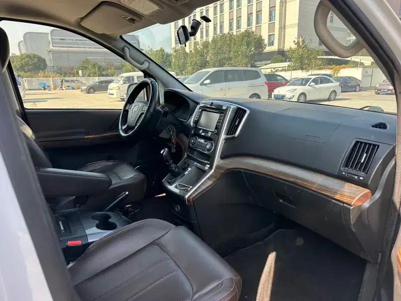 Lingzhi PLUS 2021 2.0L Manual Deluxe 7-Seater — миниатюра 13
