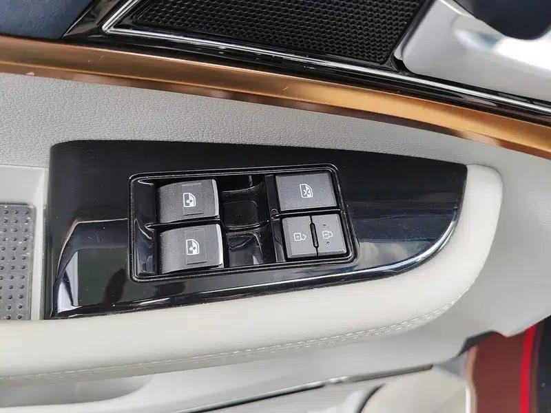 Fengxing M7 2022 Leading Edition 2.0T Automatic Marquis Version — миниатюра 15