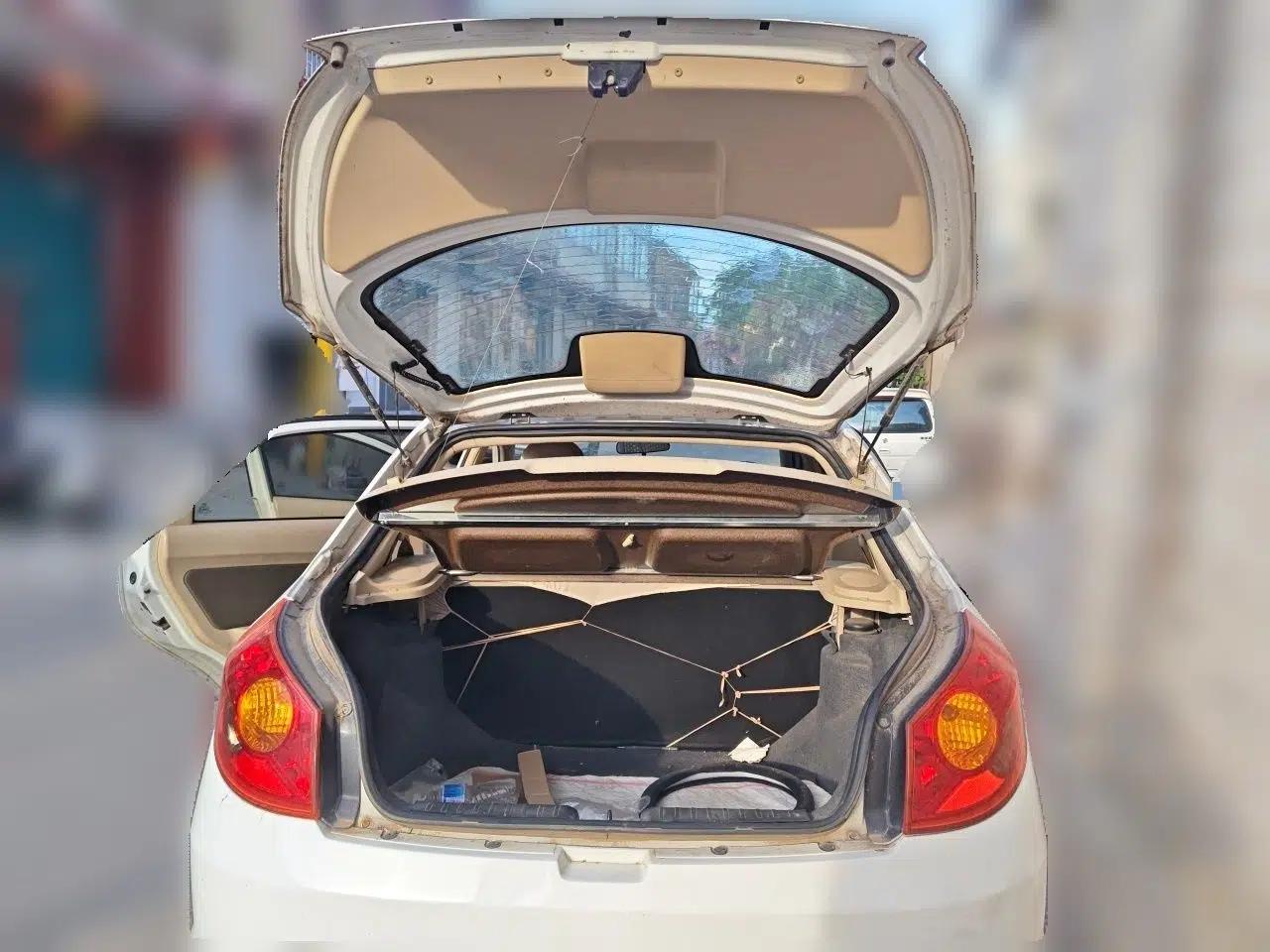 Chery Fengyun 2 2010 Hatchback 1.5L Ambition Model — миниатюра 19