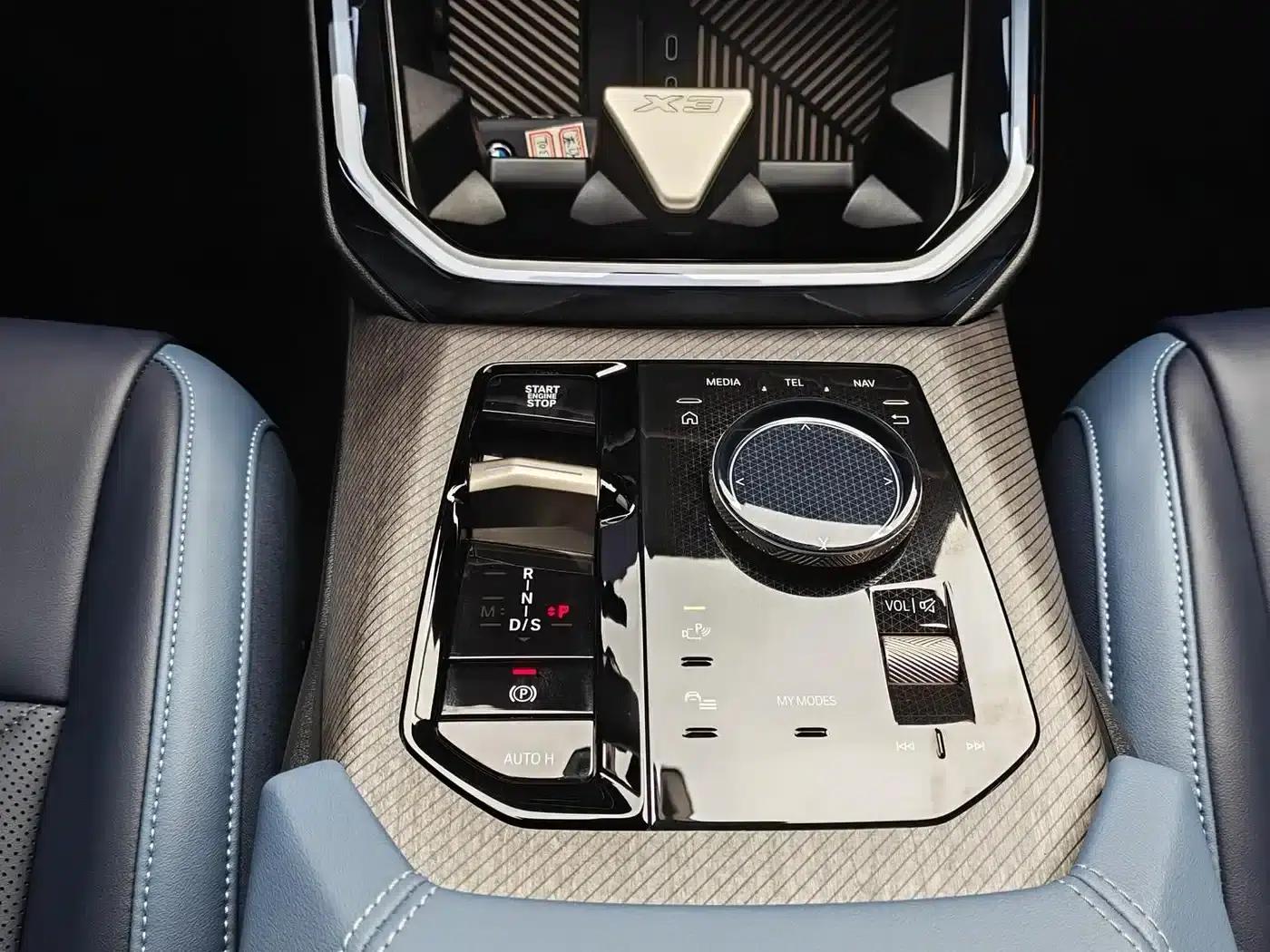 BMW X3 2025 xDrive30L Leading Edition M Sport Package — миниатюра 14
