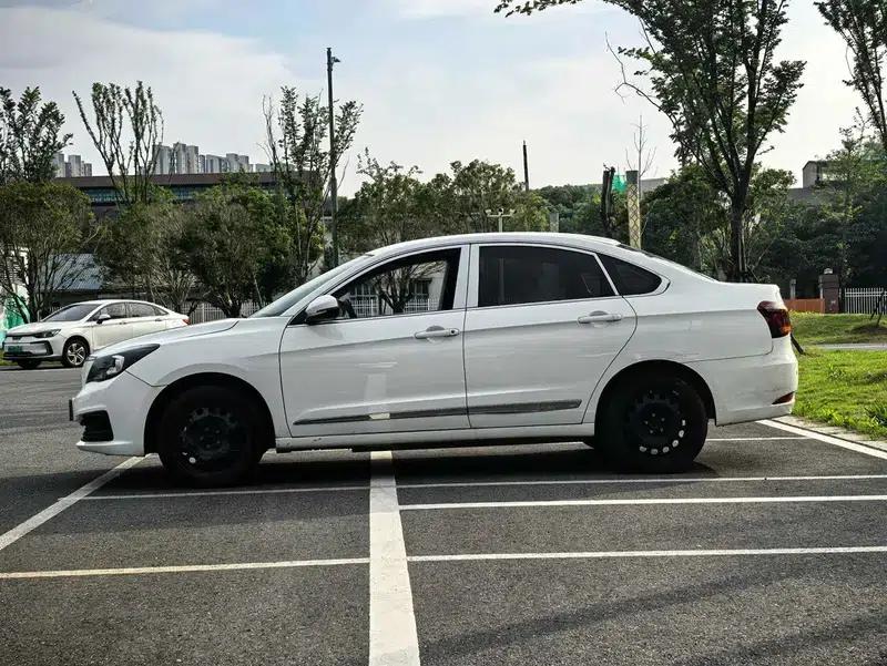 Dongfeng Fengshen E70 2022 500 Super Enjoy Edition — миниатюра 4