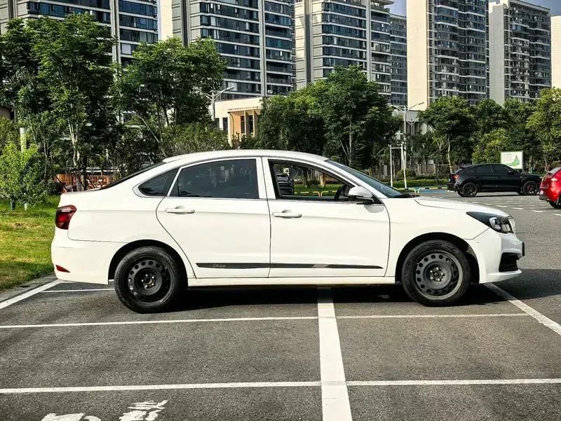 Dongfeng Fengshen E70 2022 500 Super Enjoy Edition — миниатюра 8