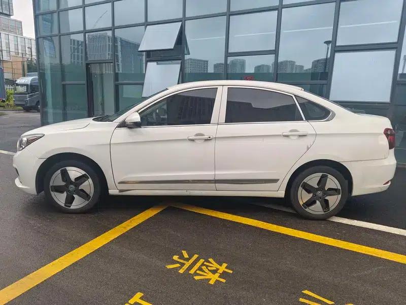 Dongfeng Fengshen E70 2022 500 Super Enjoy Edition — миниатюра 3