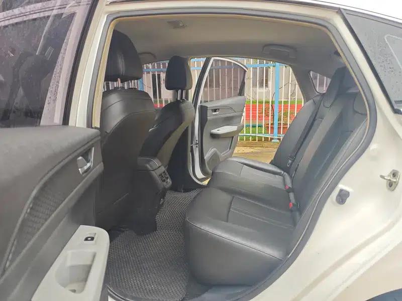 Dongfeng Fengshen E70 2022 500 Super Enjoy Edition 110kW — миниатюра 13
