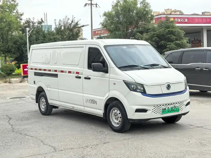 2024 Yufeng EM27 Front-wheel drive 2-seater pure electric factory customized version — миниатюра 3