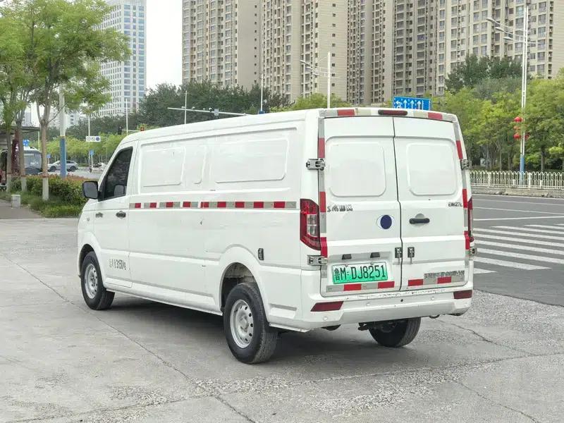 2024 Yufeng EM27 Front-wheel drive 2-seater pure electric factory customized version — миниатюра 4