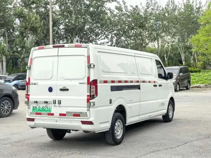 2024 Yufeng EM27 Front-wheel drive 2-seater pure electric factory customized version — миниатюра 6
