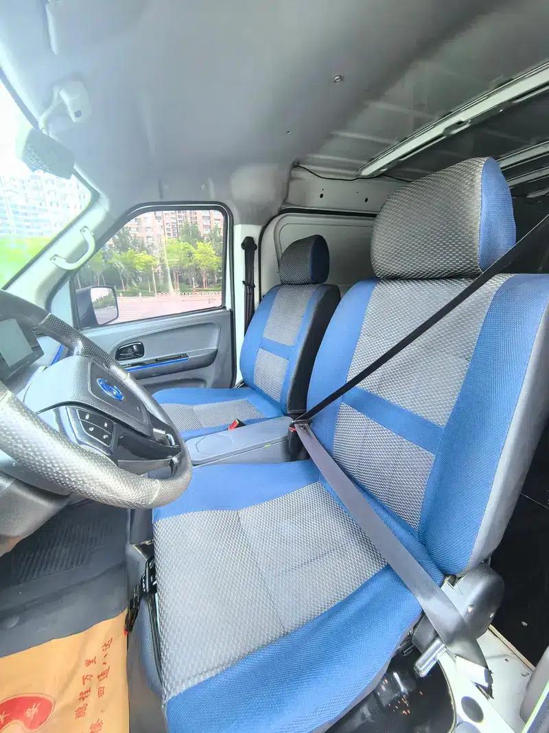 2024 Yufeng EM27 Front-wheel drive 2-seater pure electric factory customized version — миниатюра 7