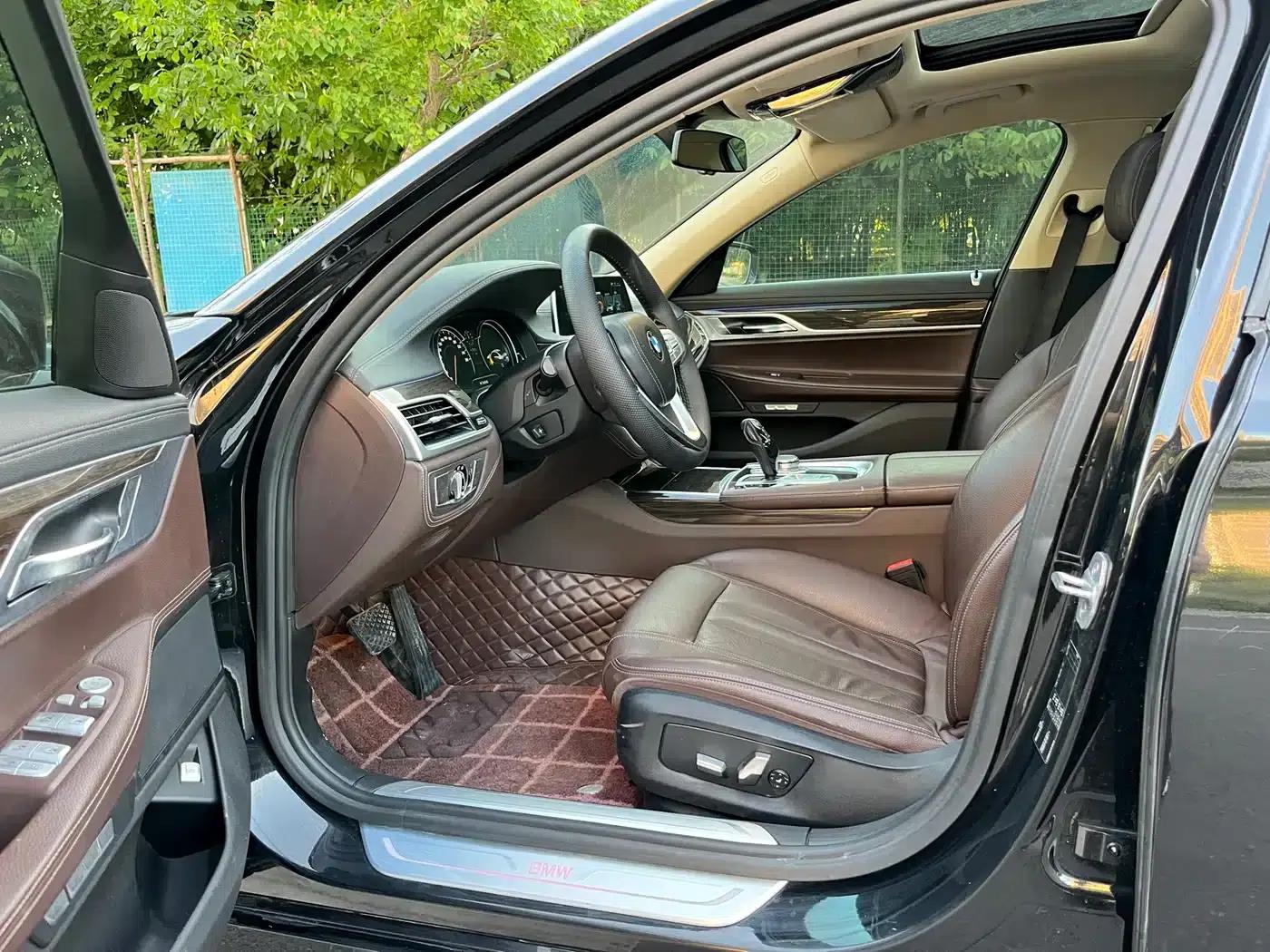 2017 BMW 7 Series 730Li Leading Edition — миниатюра 14