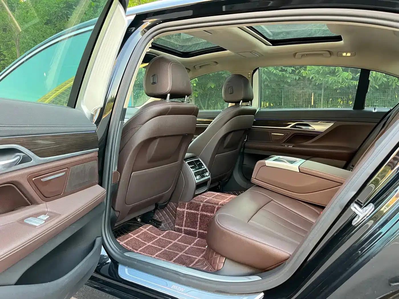 2017 BMW 7 Series 730Li Leading Edition — миниатюра 16