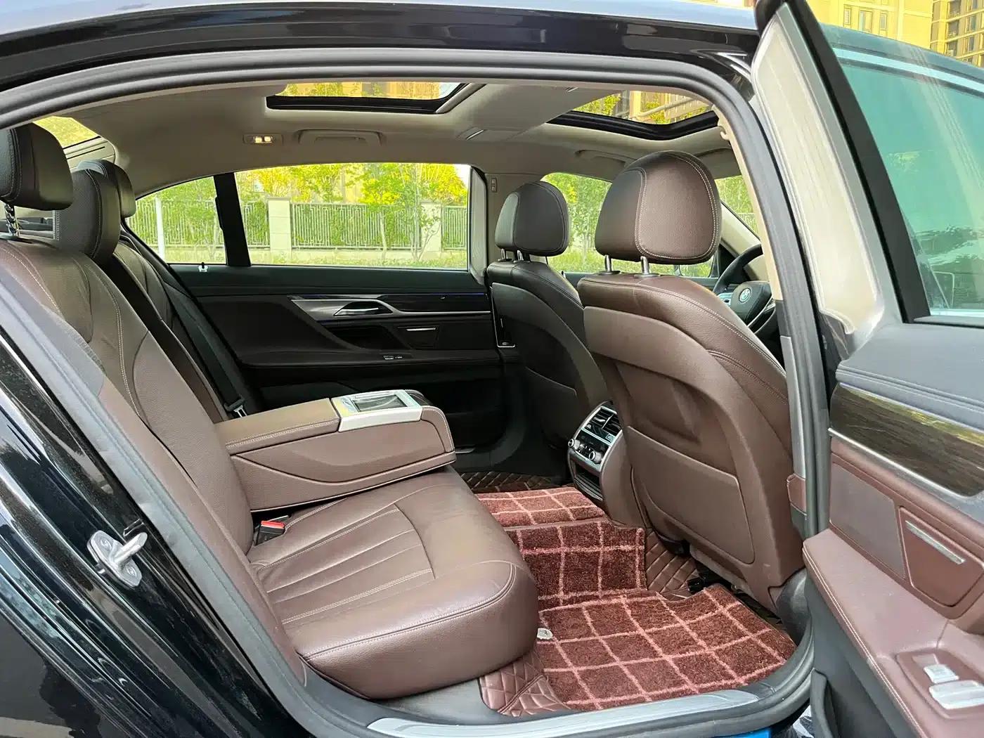 2017 BMW 7 Series 730Li Leading Edition — миниатюра 17