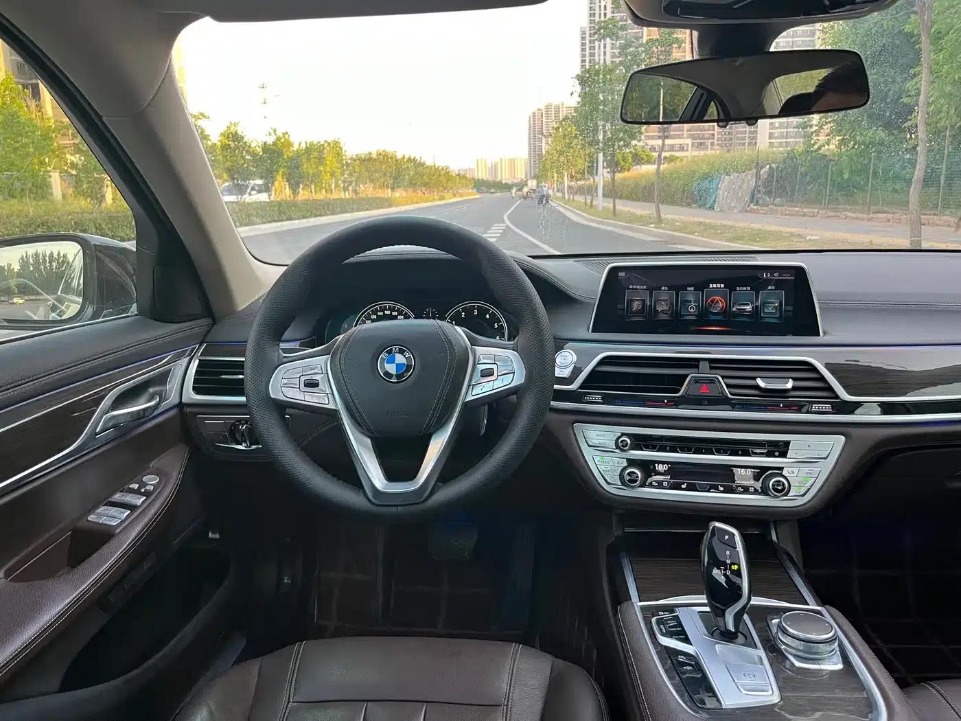 2017 BMW 7 Series 730Li Leading Edition — миниатюра 8