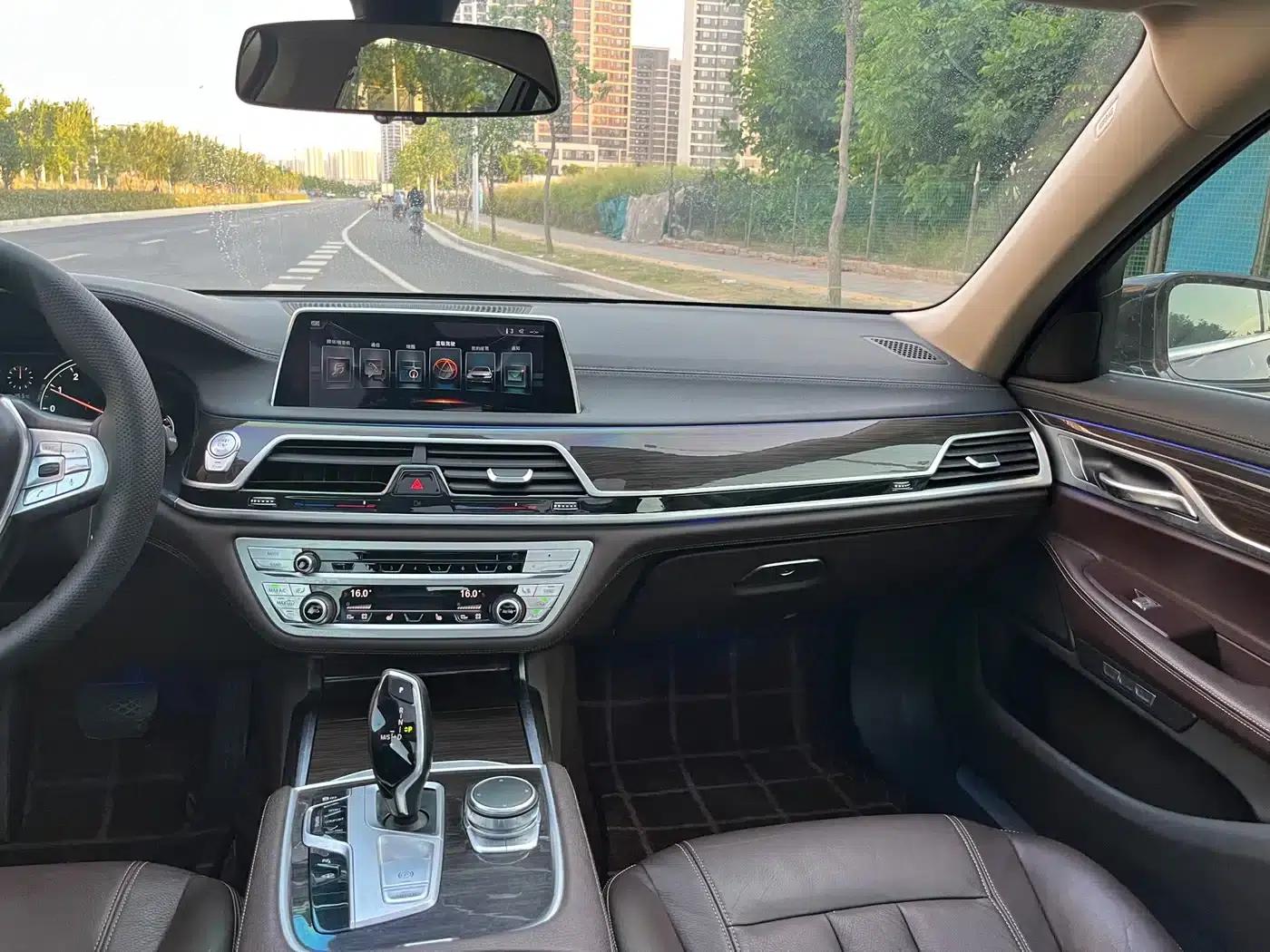 2017 BMW 7 Series 730Li Leading Edition — миниатюра 9
