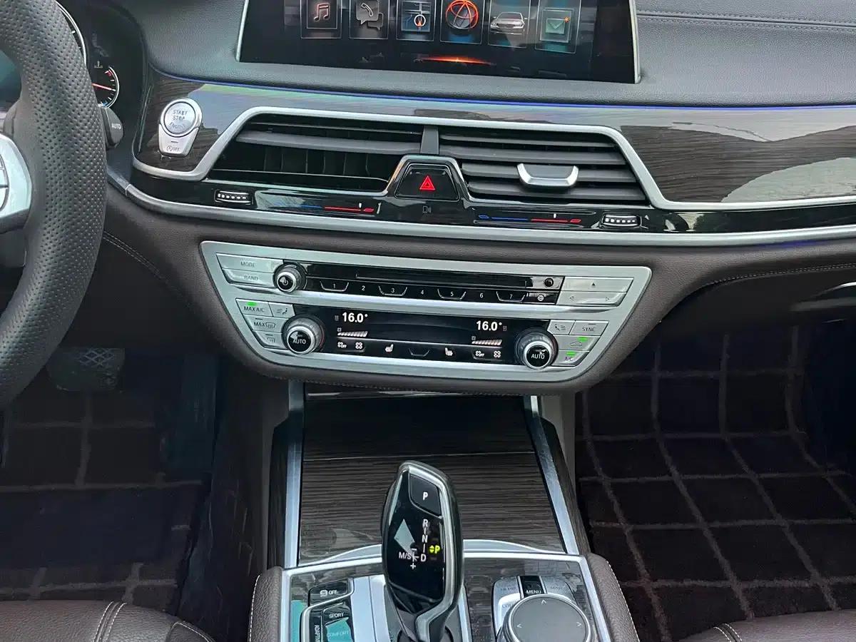 2017 BMW 7 Series 730Li Leading Edition — миниатюра 10