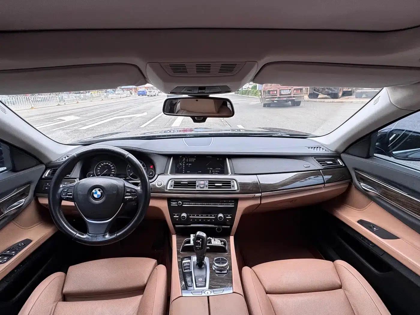 2013 BMW 7 Series 730Li Luxury — миниатюра 7