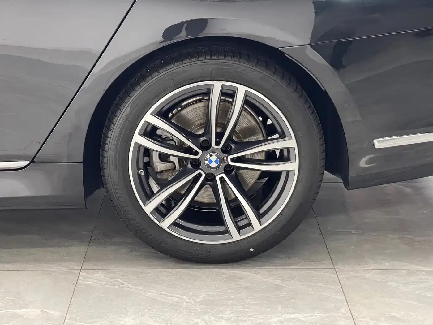 2019 BMW 7 Series Facelift 730Li M Sport Package — миниатюра 19