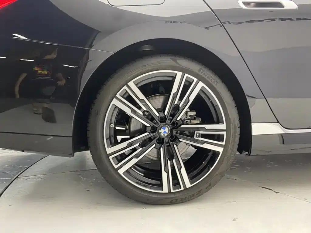 2023 BMW 7 Series 740Li Leading Edition M Sport Package — миниатюра 11