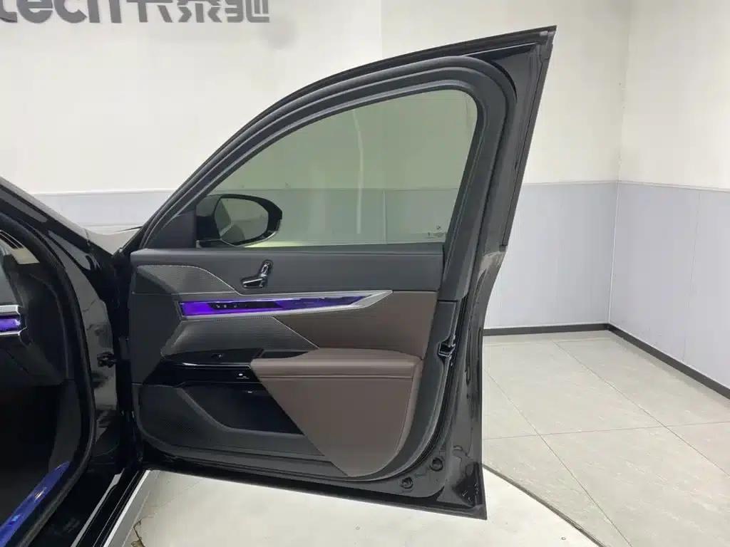 2023 BMW 7 Series 740Li Leading Edition M Sport Package — миниатюра 16