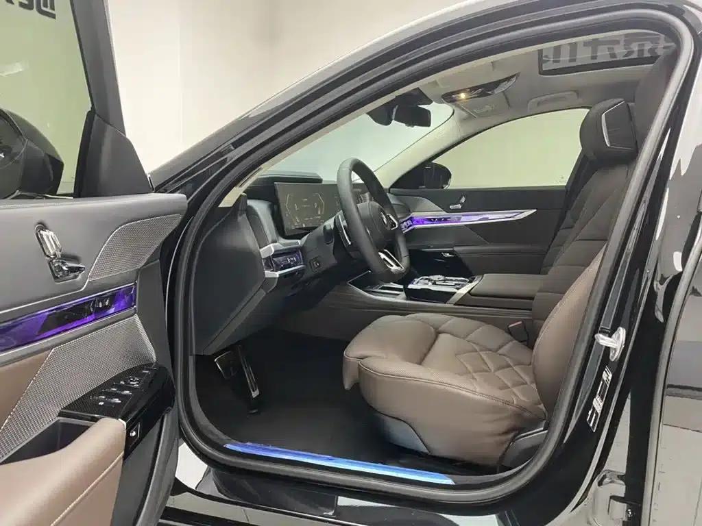 2023 BMW 7 Series 740Li Leading Edition M Sport Package — миниатюра 17