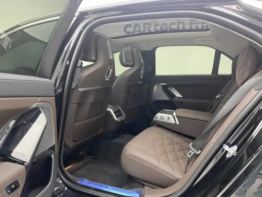 2023 BMW 7 Series 740Li Leading Edition M Sport Package — миниатюра 19