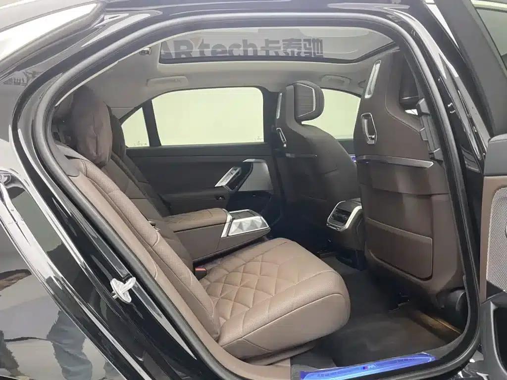 2023 BMW 7 Series 740Li Leading Edition M Sport Package — миниатюра 22