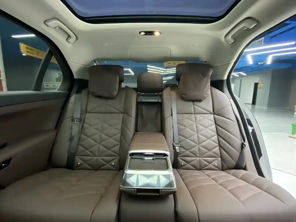 2023 BMW 7 Series 740Li Leading Edition M Sport Package — миниатюра 23