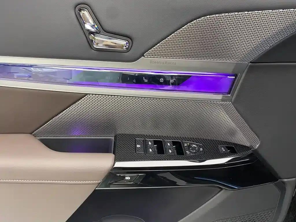 2023 BMW 7 Series 740Li Leading Edition M Sport Package — миниатюра 25