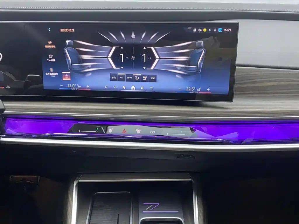 2023 BMW 7 Series 740Li Leading Edition M Sport Package — миниатюра 26