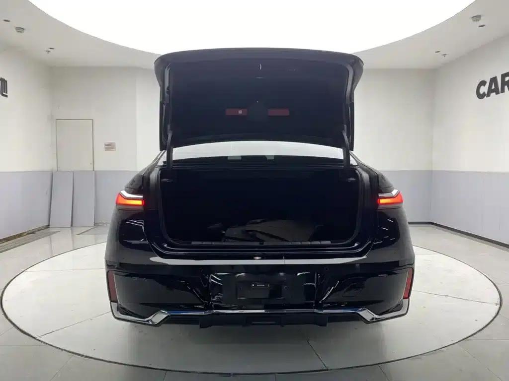 2023 BMW 7 Series 740Li Leading Edition M Sport Package — миниатюра 29