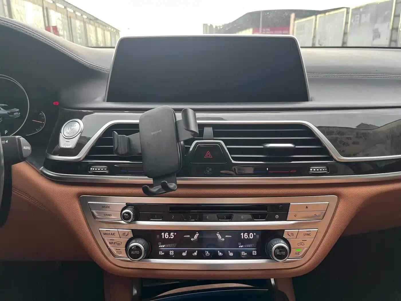 2016 BMW 7 Series 740Li Leading Edition — миниатюра 6