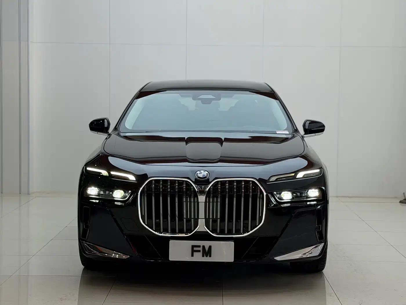 2023 BMW 7 Series 735Li M Sport Package — миниатюра 1