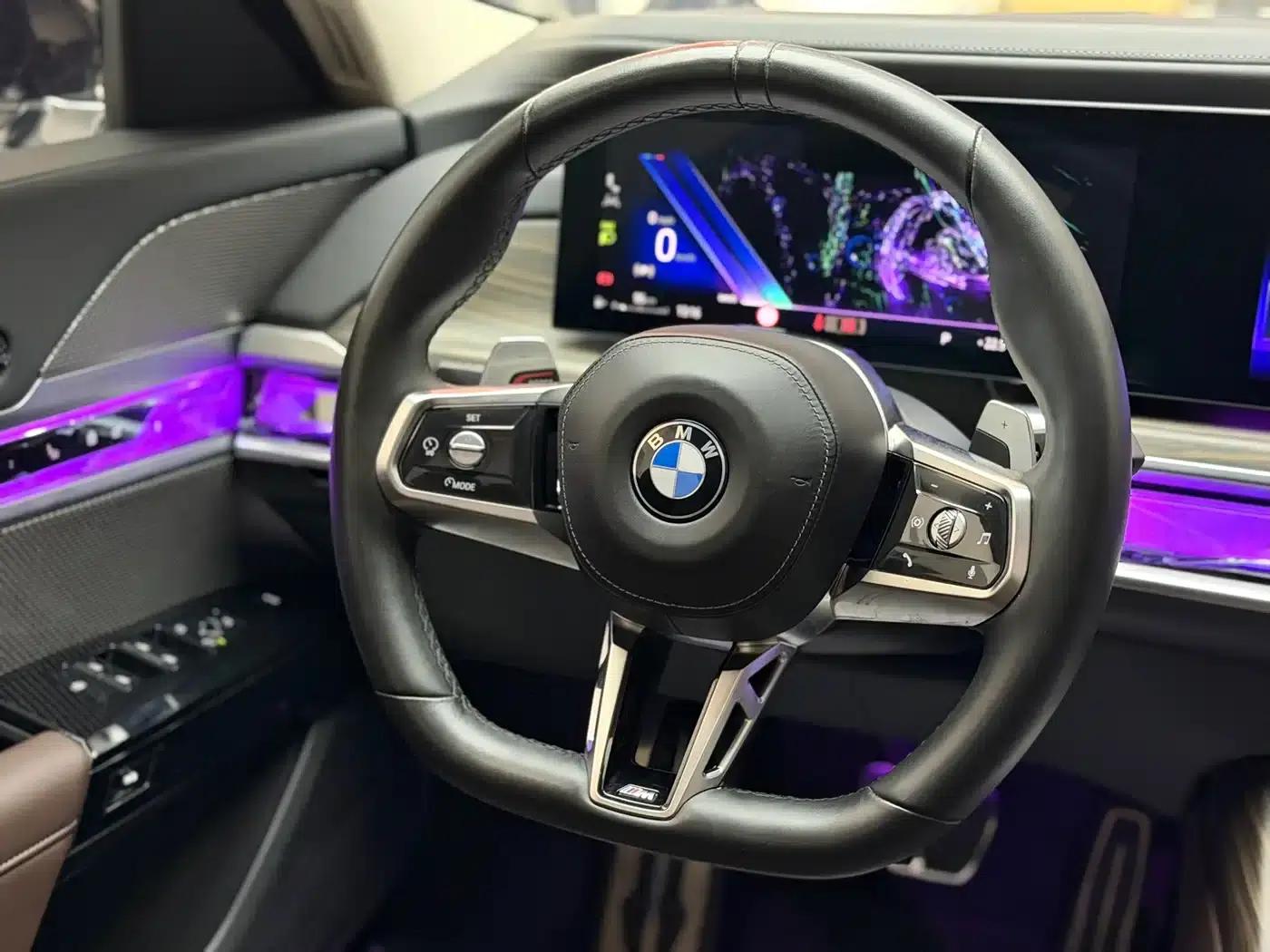 2023 BMW 7 Series 735Li M Sport Package — миниатюра 11