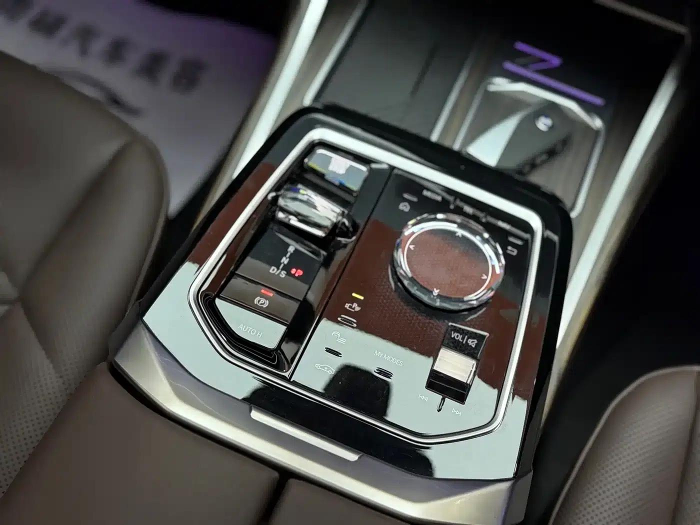 2023 BMW 7 Series 735Li M Sport Package — миниатюра 13