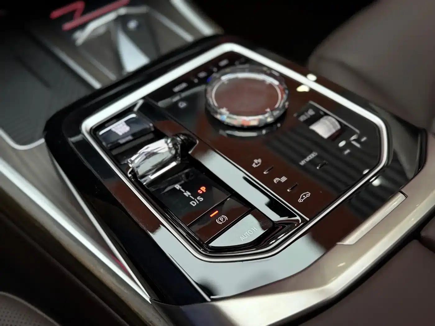2023 BMW 7 Series 735Li M Sport Package — миниатюра 17