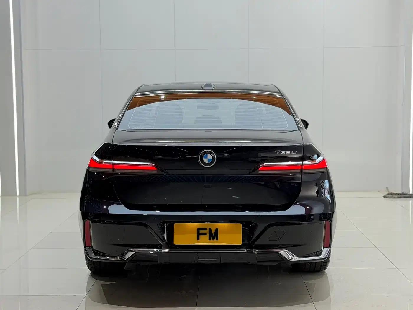 2023 BMW 7 Series 735Li M Sport Package — миниатюра 21