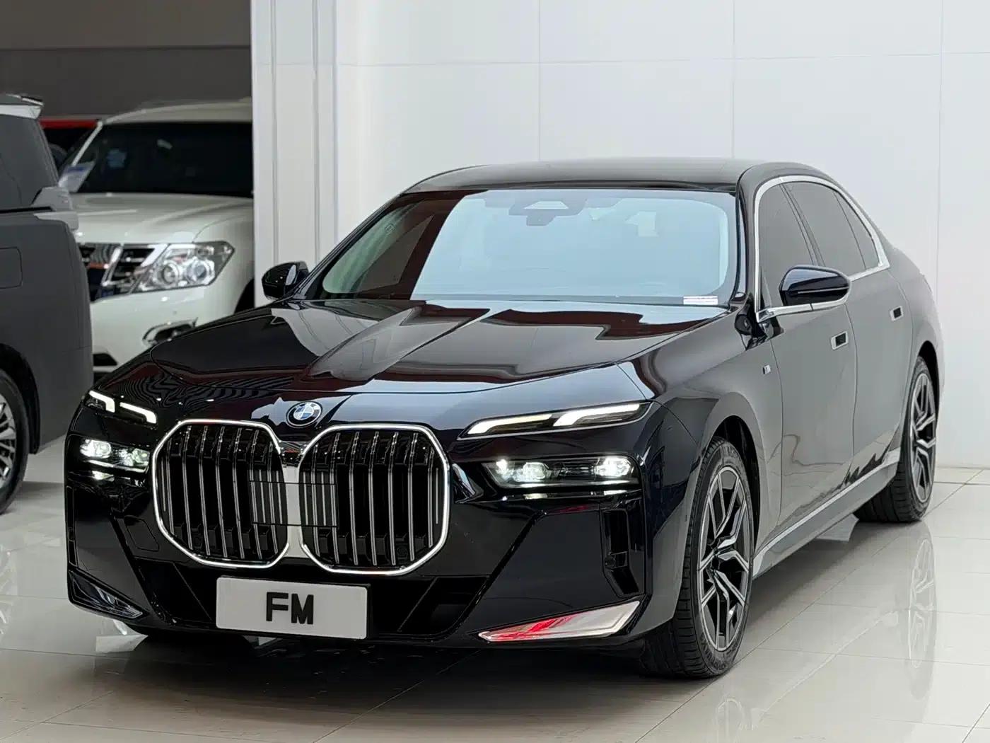 2023 BMW 7 Series 735Li M Sport Package — миниатюра 4