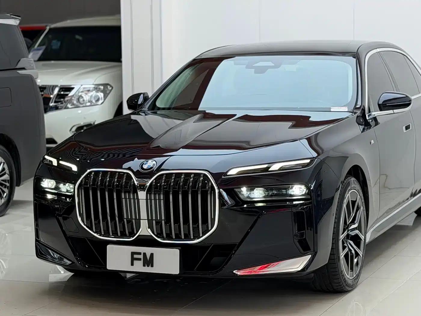 2023 BMW 7 Series 735Li M Sport Package — миниатюра 5