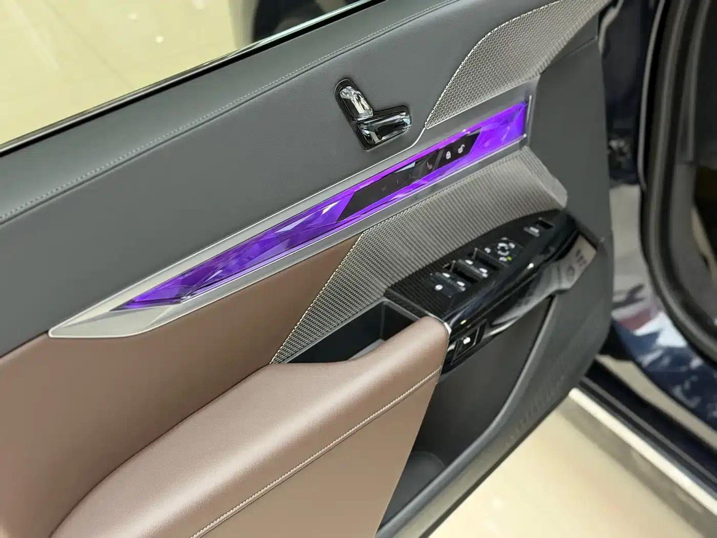 2023 BMW 7 Series 735Li M Sport Package — миниатюра 8