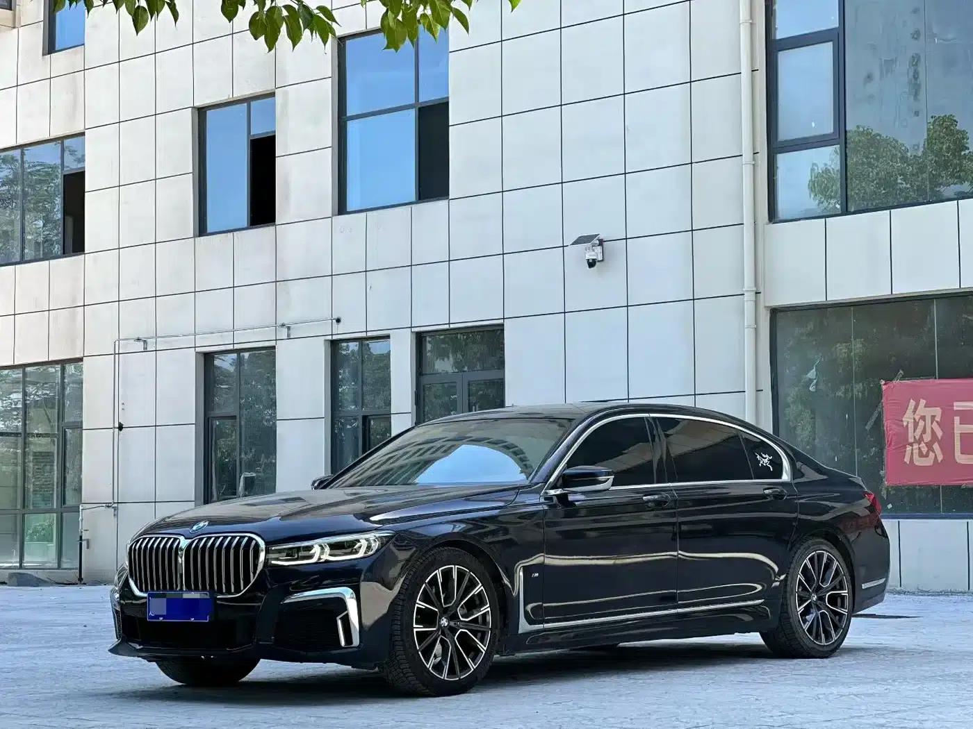 2021 BMW 7 Series 740Li Leading Edition M Sport Package — миниатюра 1