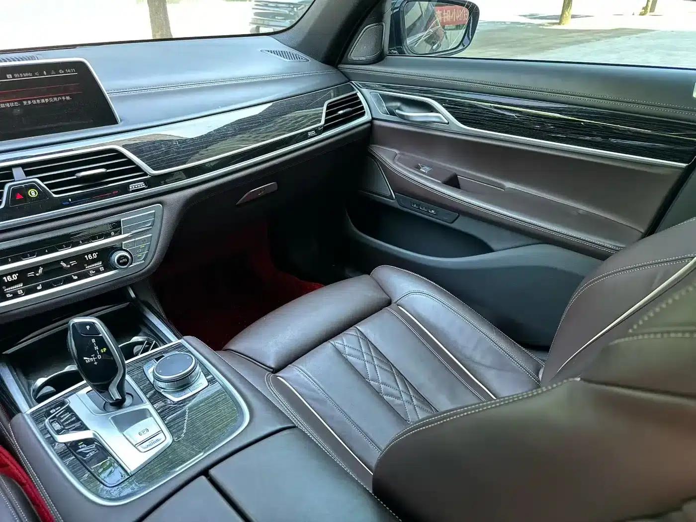 2021 BMW 7 Series 740Li Leading Edition M Sport Package — миниатюра 4
