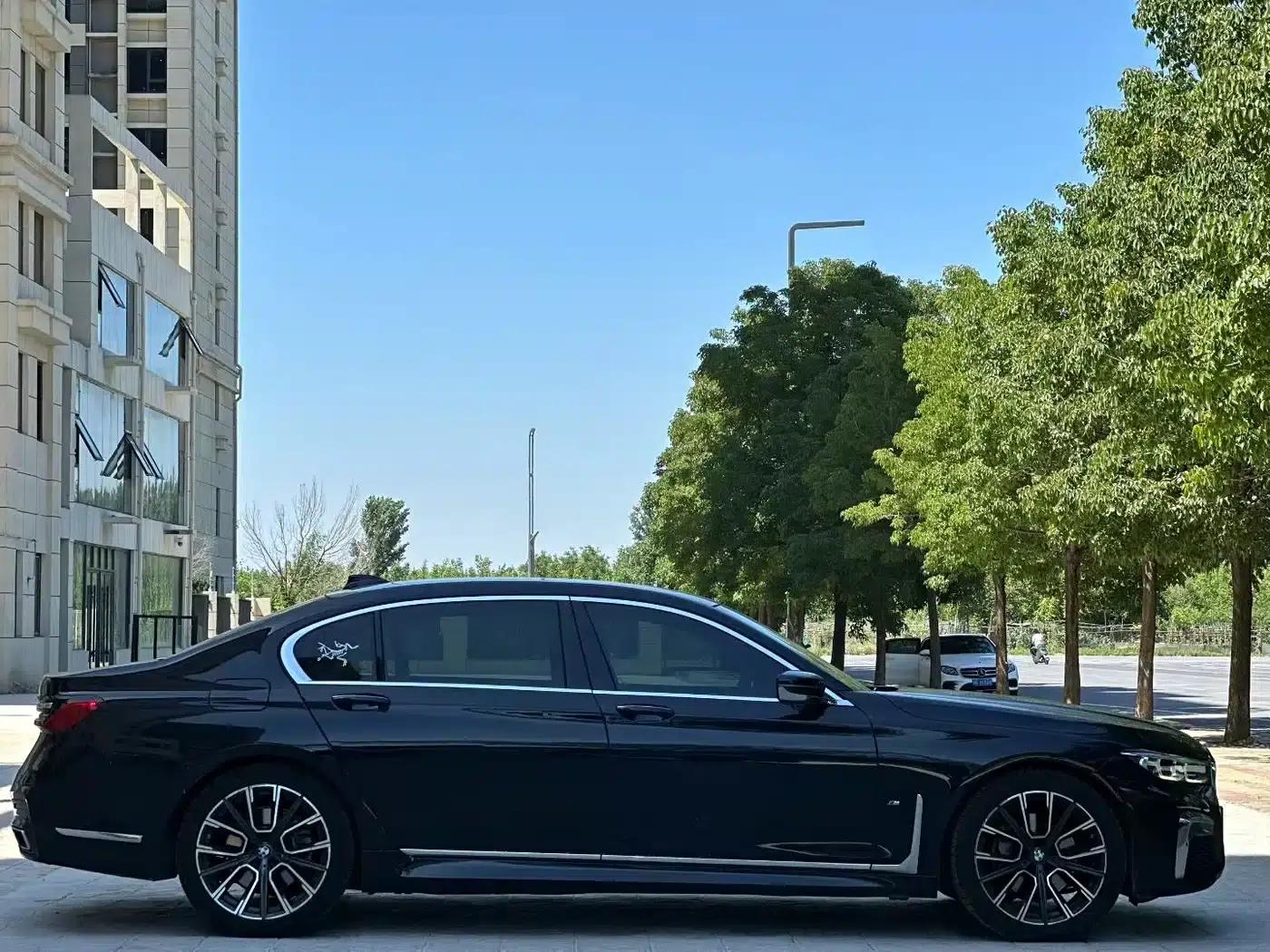 2021 BMW 7 Series 740Li Leading Edition M Sport Package — миниатюра 9
