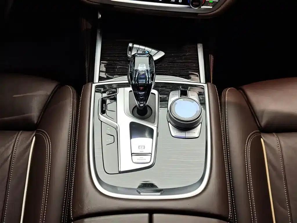 2019 BMW 7 Series Facelift 730Li M Sport Package — миниатюра 16