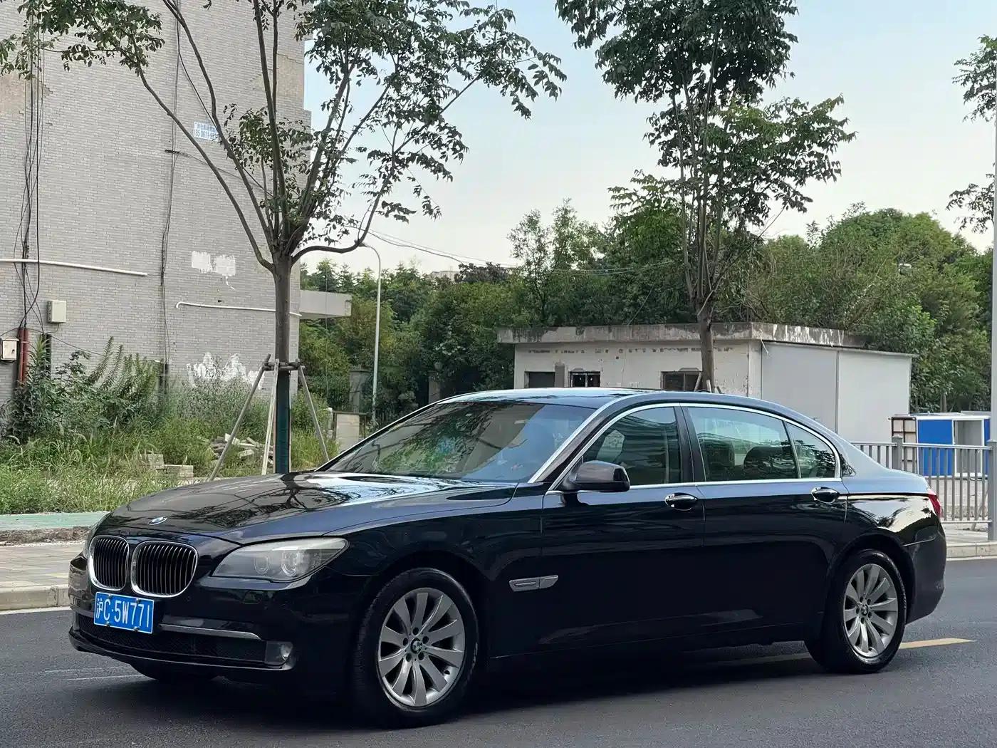 BMW 7 Series 2009 740Li Luxury — миниатюра 1