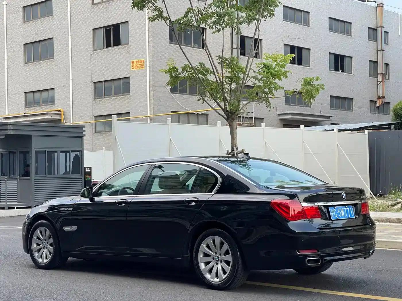BMW 7 Series 2009 740Li Luxury — миниатюра 5