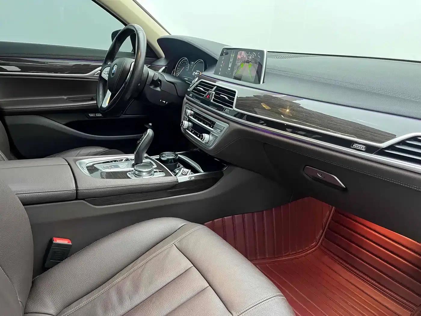 2018 BMW 7 Series 730Li Leading Excellence Package — миниатюра 12