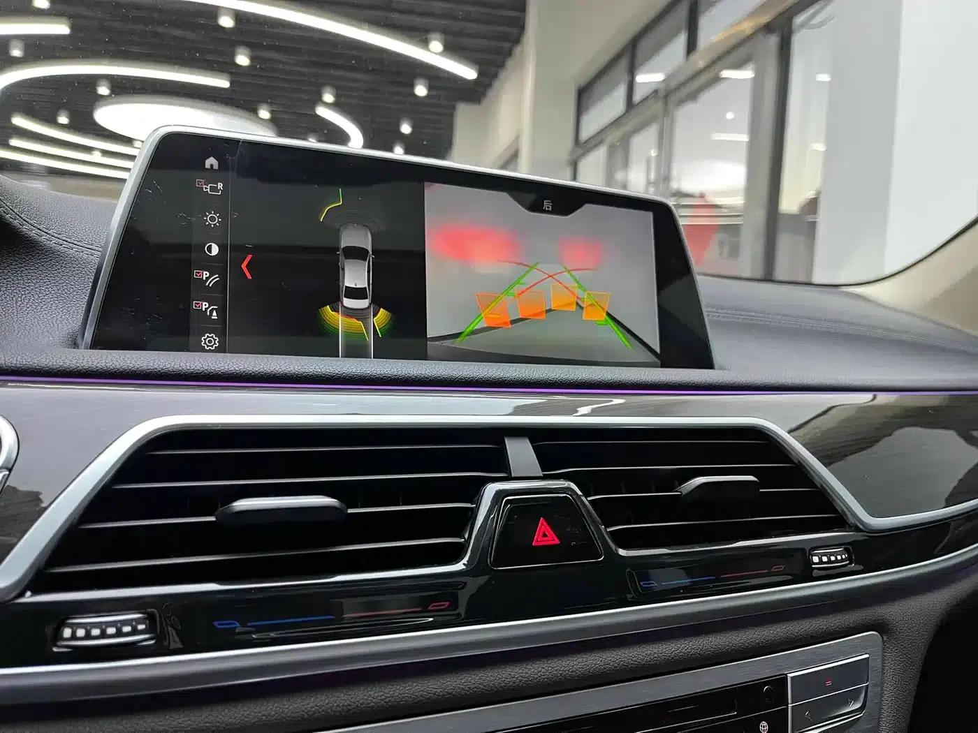 2018 BMW 7 Series 730Li Leading Excellence Package — миниатюра 13