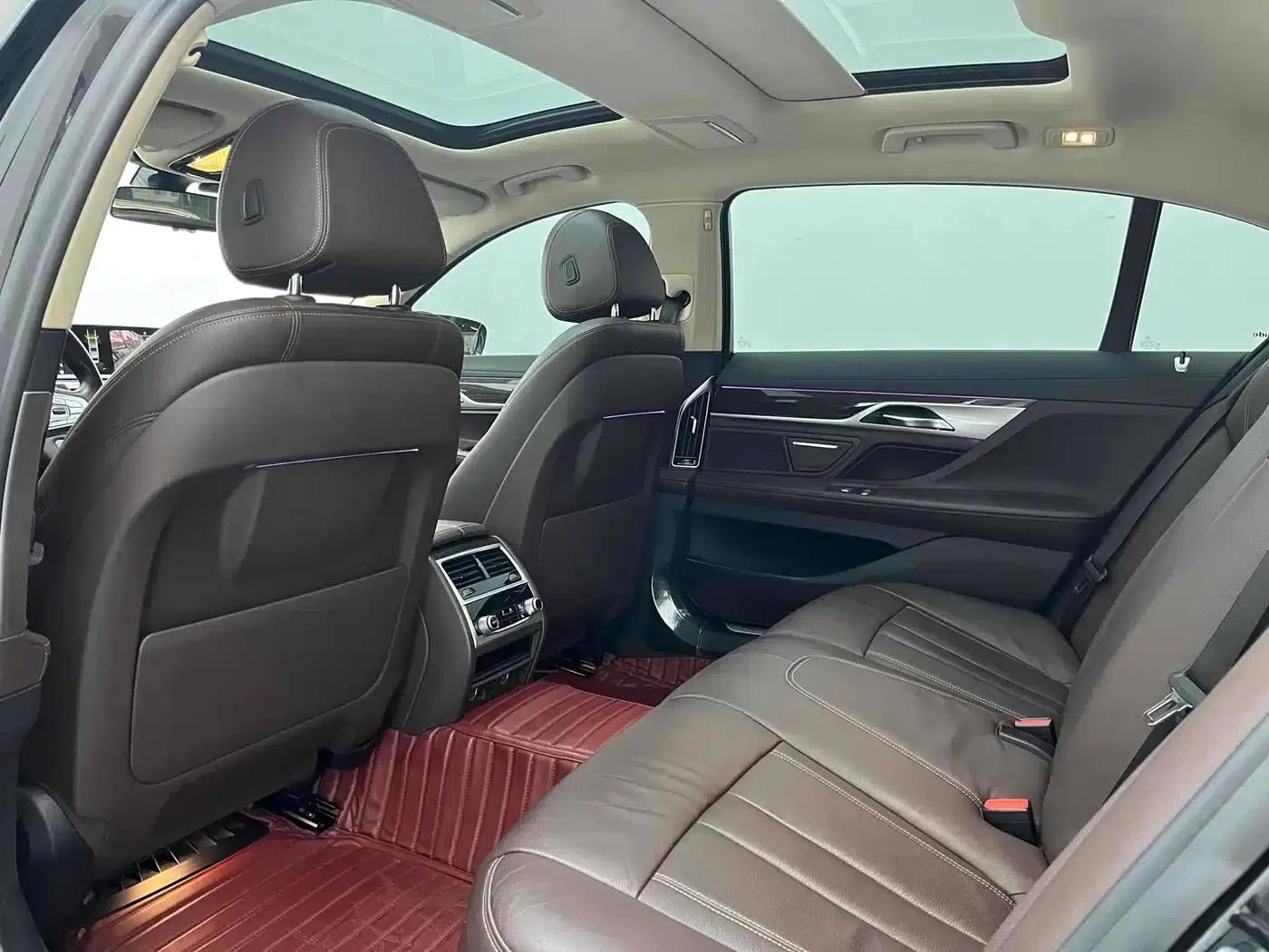 2018 BMW 7 Series 730Li Leading Excellence Package — миниатюра 8